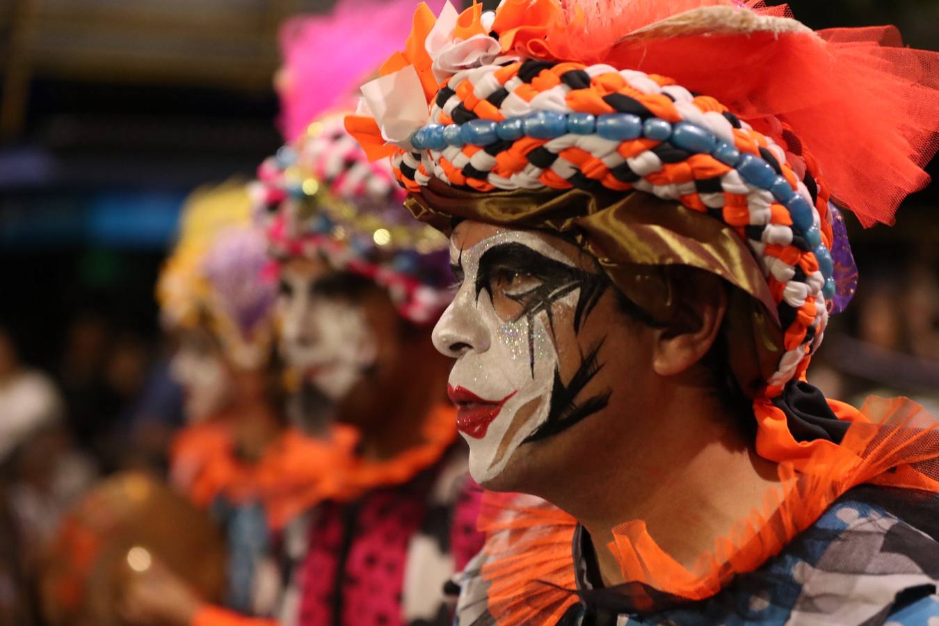 Agrupaciones de murgas uruguayas participan este en el desfile inaugural del carnaval de Montevideo (Uruguay). El tradicional desfile inaugural está compuesto por 44 conjuntos de las agrupaciones carnavalescas.