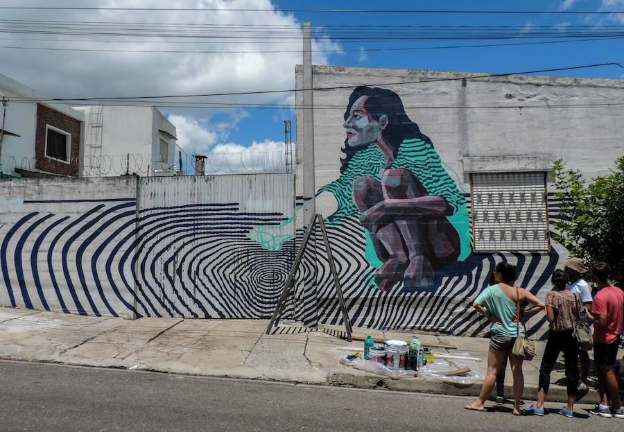 Festival celebrado en el distrito de Mercedes, Uruguay, en el que miles de artistas se unen para conbinar el estilo de música Jazz y el arte del graffiti.