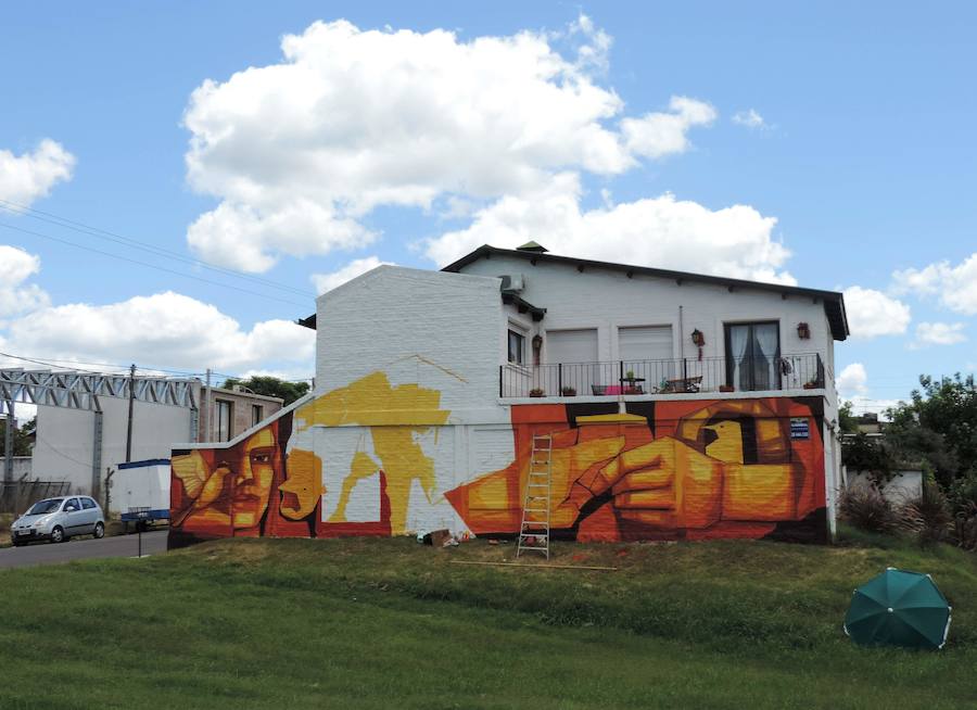 Festival celebrado en el distrito de Mercedes, Uruguay, en el que miles de artistas se unen para conbinar el estilo de música Jazz y el arte del graffiti.