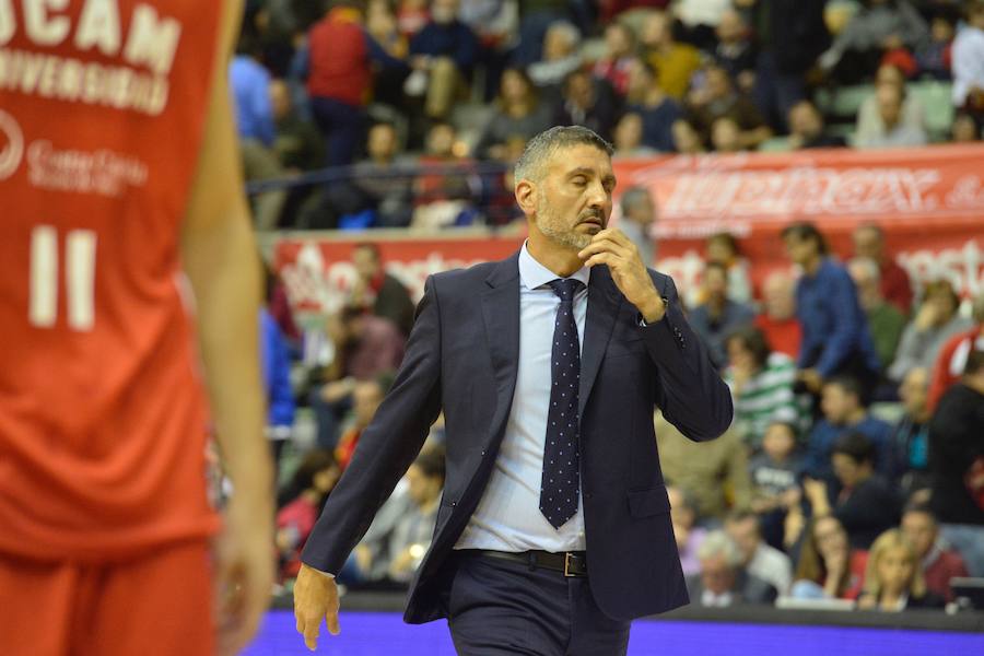 El conjunto universitario no levanta cabeza ante el conjunto entrenado por Ibon Navarro, predecesor en el banquillo murciano de Javi Juárez