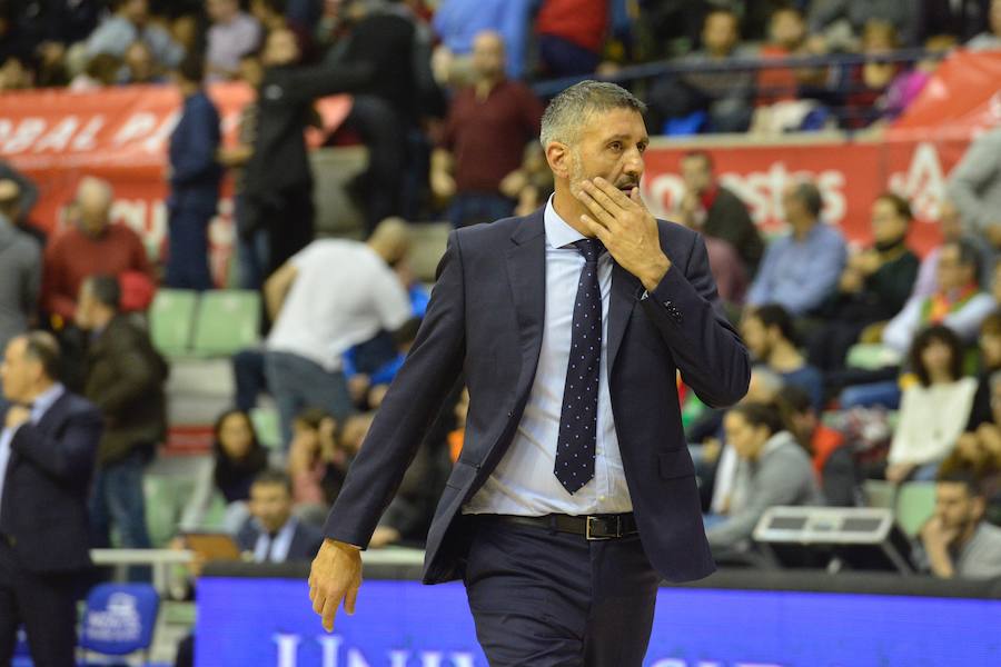 El conjunto universitario no levanta cabeza ante el conjunto entrenado por Ibon Navarro, predecesor en el banquillo murciano de Javi Juárez