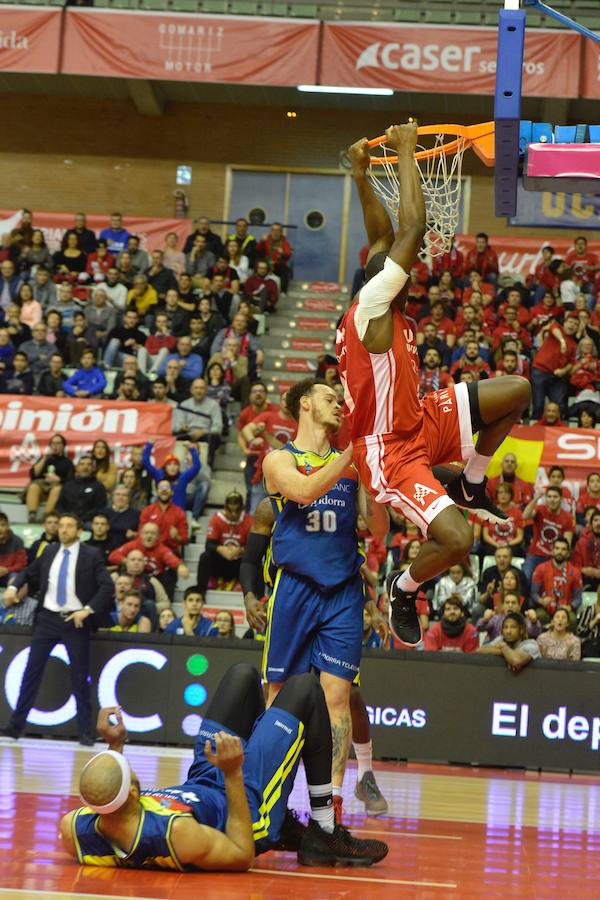 El conjunto universitario no levanta cabeza ante el conjunto entrenado por Ibon Navarro, predecesor en el banquillo murciano de Javi Juárez