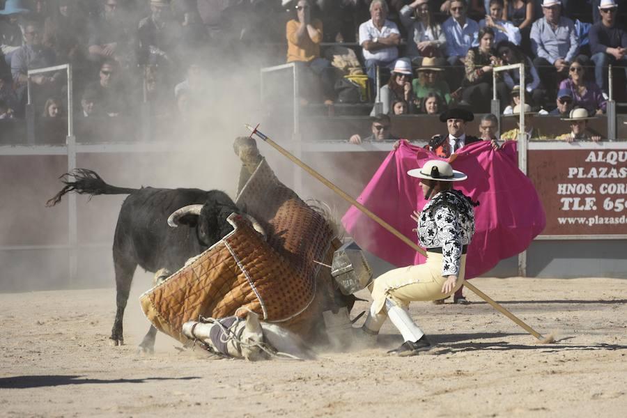 Téllez y Barbero, con dos trofeos cada uno, también salieron a hombros en el primer festejo del año en la Región