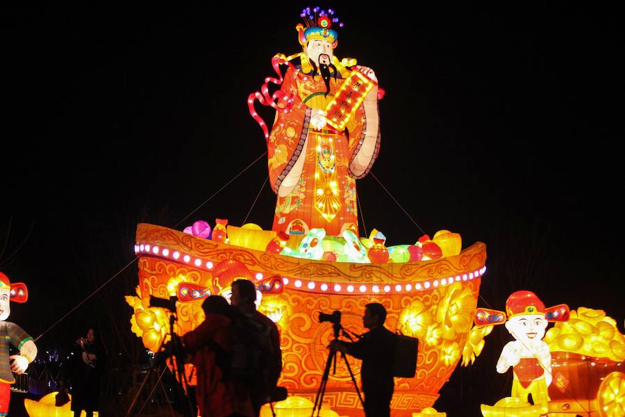 La danza del león es una característica común para traer buena fortuna, prosperidad, buena suerte a las empresas y ahuyentar a los espíritus malignos durante el Año Nuevo Lunar que se celebra el 5 de febrero de este año.