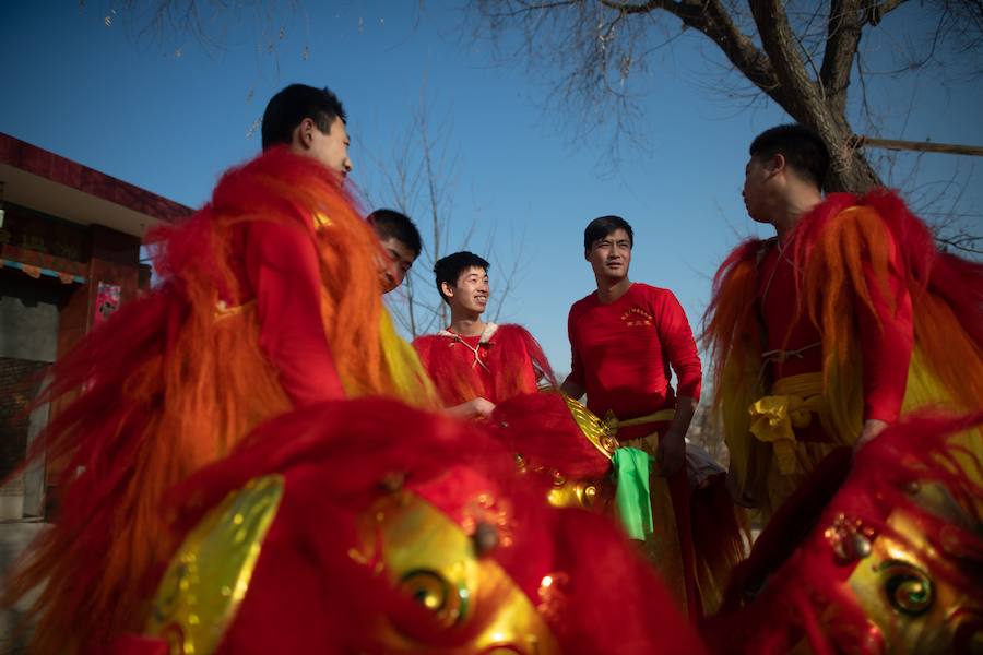 La danza del león es una característica común para traer buena fortuna, prosperidad, buena suerte a las empresas y ahuyentar a los espíritus malignos durante el Año Nuevo Lunar que se celebra el 5 de febrero de este año.