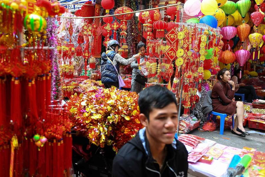 La danza del león es una característica común para traer buena fortuna, prosperidad, buena suerte a las empresas y ahuyentar a los espíritus malignos durante el Año Nuevo Lunar que se celebra el 5 de febrero de este año.