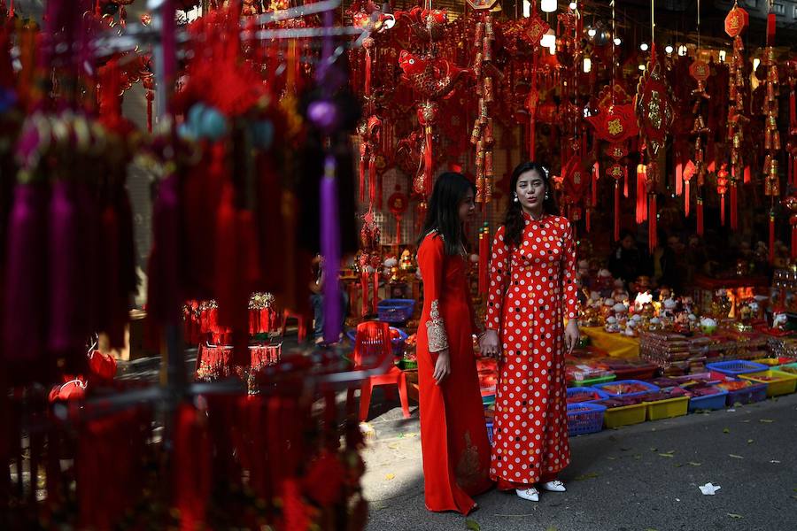 La danza del león es una característica común para traer buena fortuna, prosperidad, buena suerte a las empresas y ahuyentar a los espíritus malignos durante el Año Nuevo Lunar que se celebra el 5 de febrero de este año.