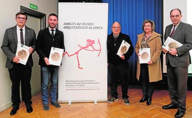 Andrés Martínez, Agustín Llamas, Juan Morenilla, Juana Ponce y Pascual Martínez, en la presentación de 'Alberca'. 