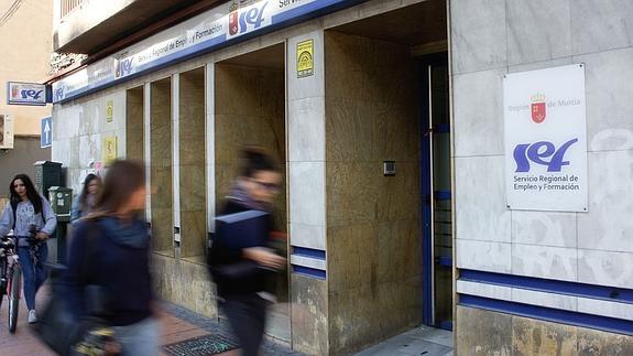 Imagen de una oficina del SEF en Murcia.