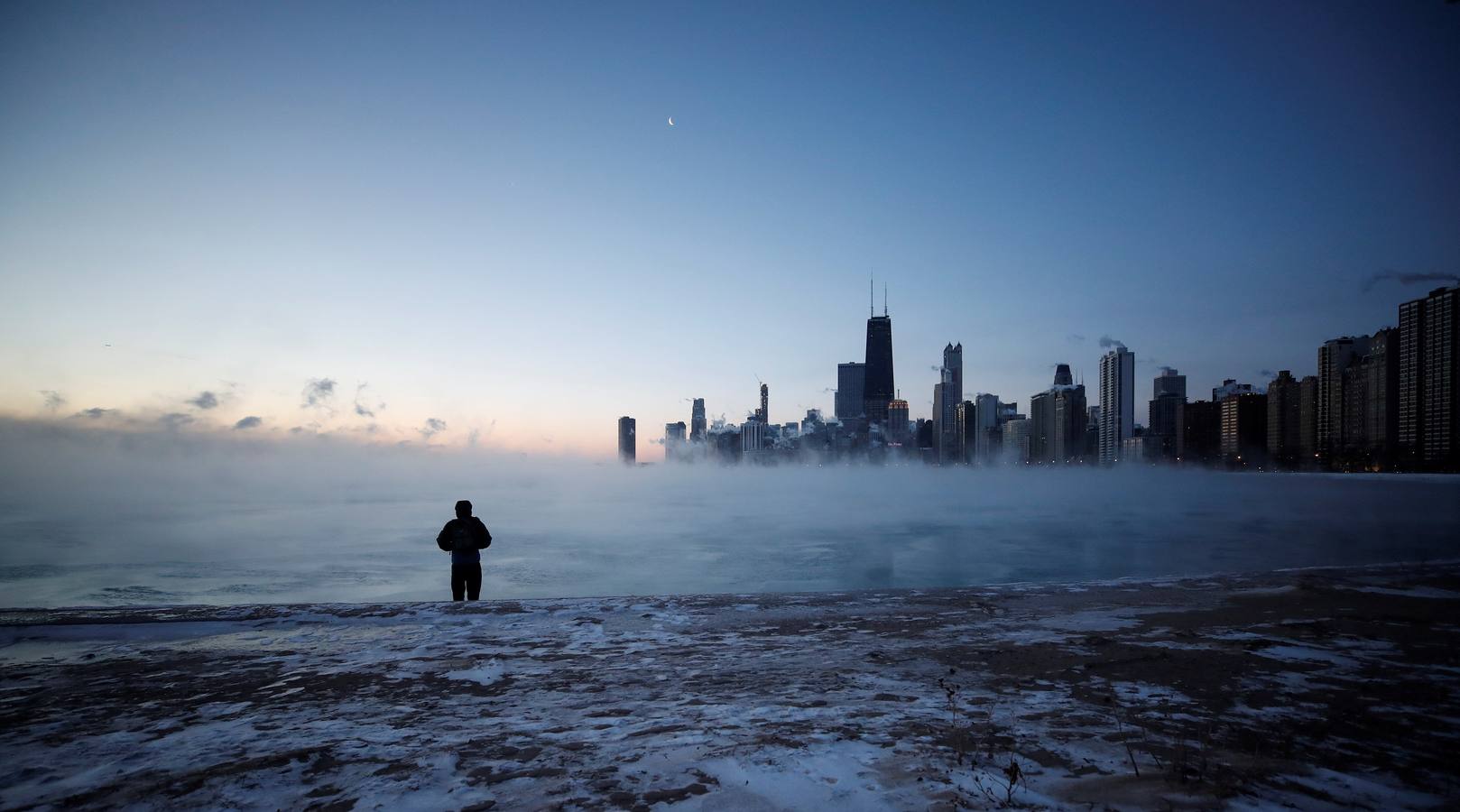 Una ola de frío polar cruza Chicago, Illinois (EE. UU.). Las temperaturas en el área de Chicago podrían bajar a menos 31 grados centígrados.