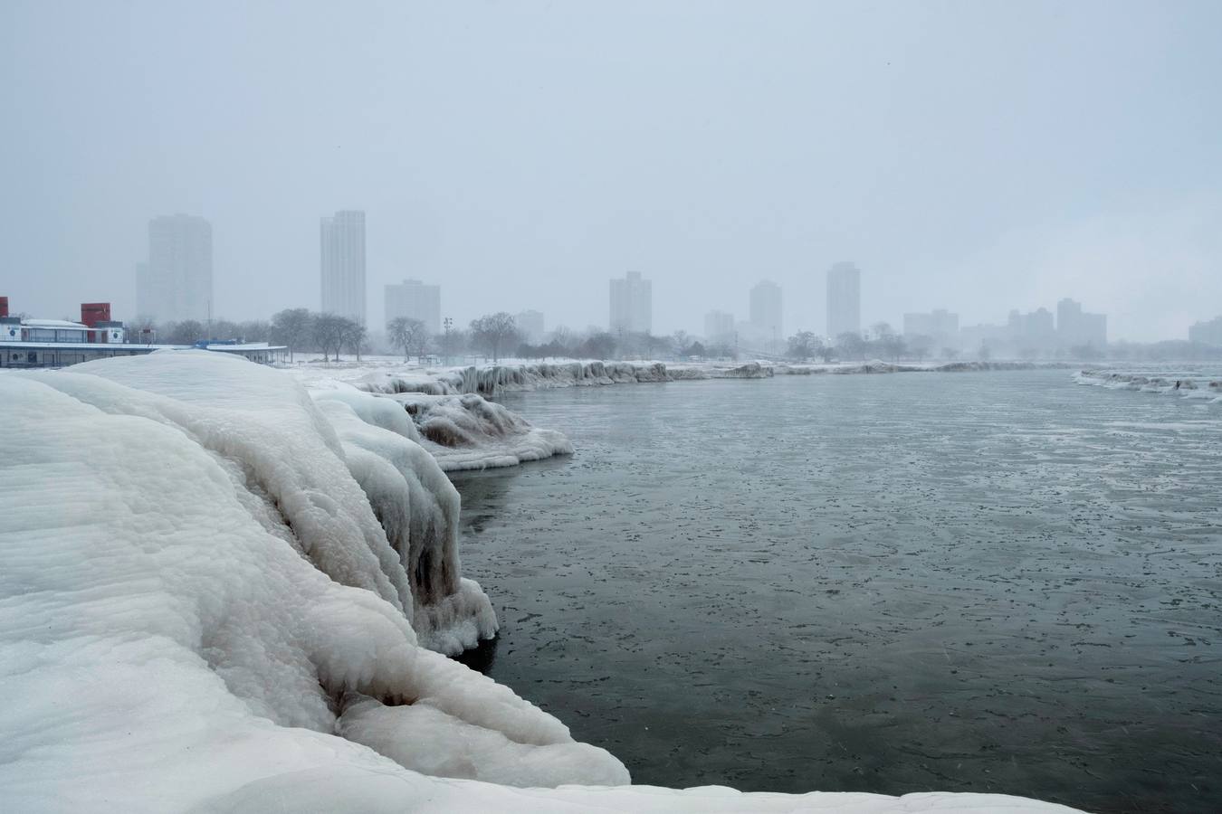 Una ola de frío polar cruza Chicago, Illinois (EE. UU.). Las temperaturas en el área de Chicago podrían bajar a menos 31 grados centígrados.