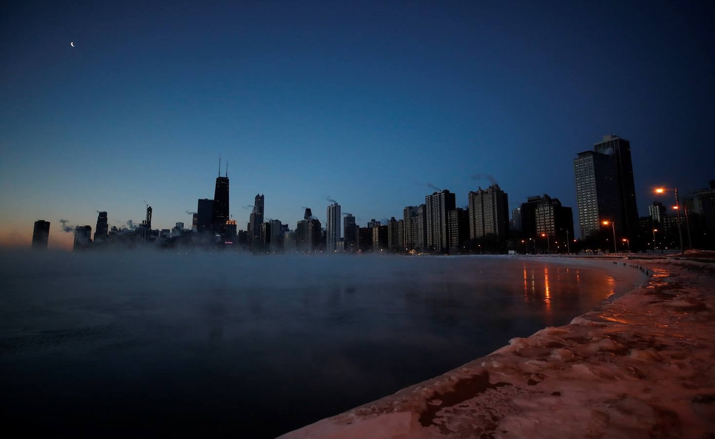 Una ola de frío polar cruza Chicago, Illinois (EE. UU.). Las temperaturas en el área de Chicago podrían bajar a menos 31 grados centígrados.