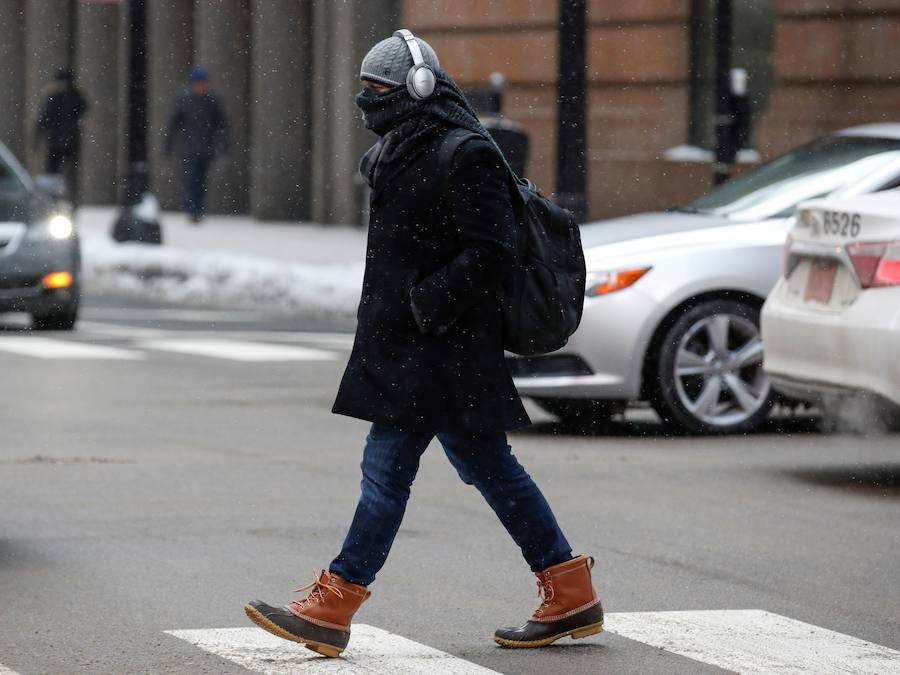 Las temperaturas extremas dejan ocho muertos en los estados de Illinois, Wisconsin, Iowa y Nebraska, y varios casos de congelamiento. En algunos casos han desplomado los termómetros hasta los 40 grados bajo cero, por lo que las autoridades han instado a la ciudadanía a extremar la precaución.