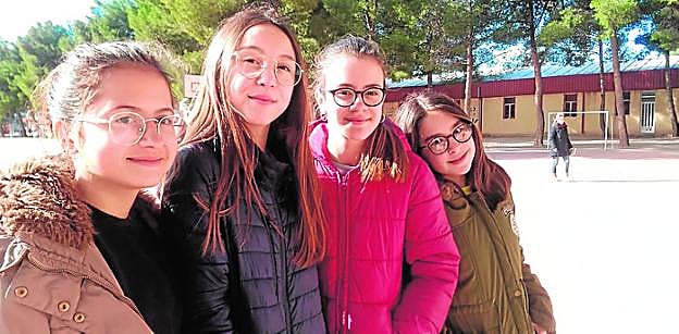 'Las novelistas'. Rocío Rodríguez, Valeria Hernández, Alejandra Linares y Rebecca Guerrero, del colegio San Francisco de Asís. 