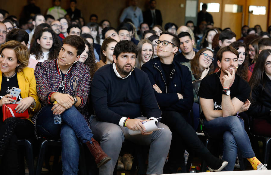 Las propuestas van desde apoyo a emprendedores hasta una bolsa de viviendas de alquiler para jóvenes, pasando por campañas de prevención de alcohol y drogas.