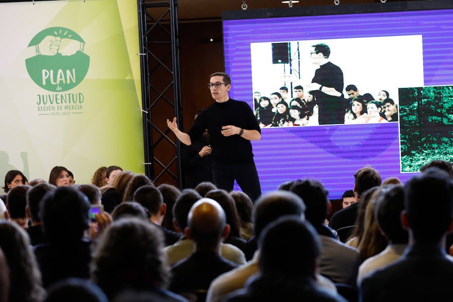 Las propuestas van desde apoyo a emprendedores hasta una bolsa de viviendas de alquiler para jóvenes, pasando por campañas de prevención de alcohol y drogas.