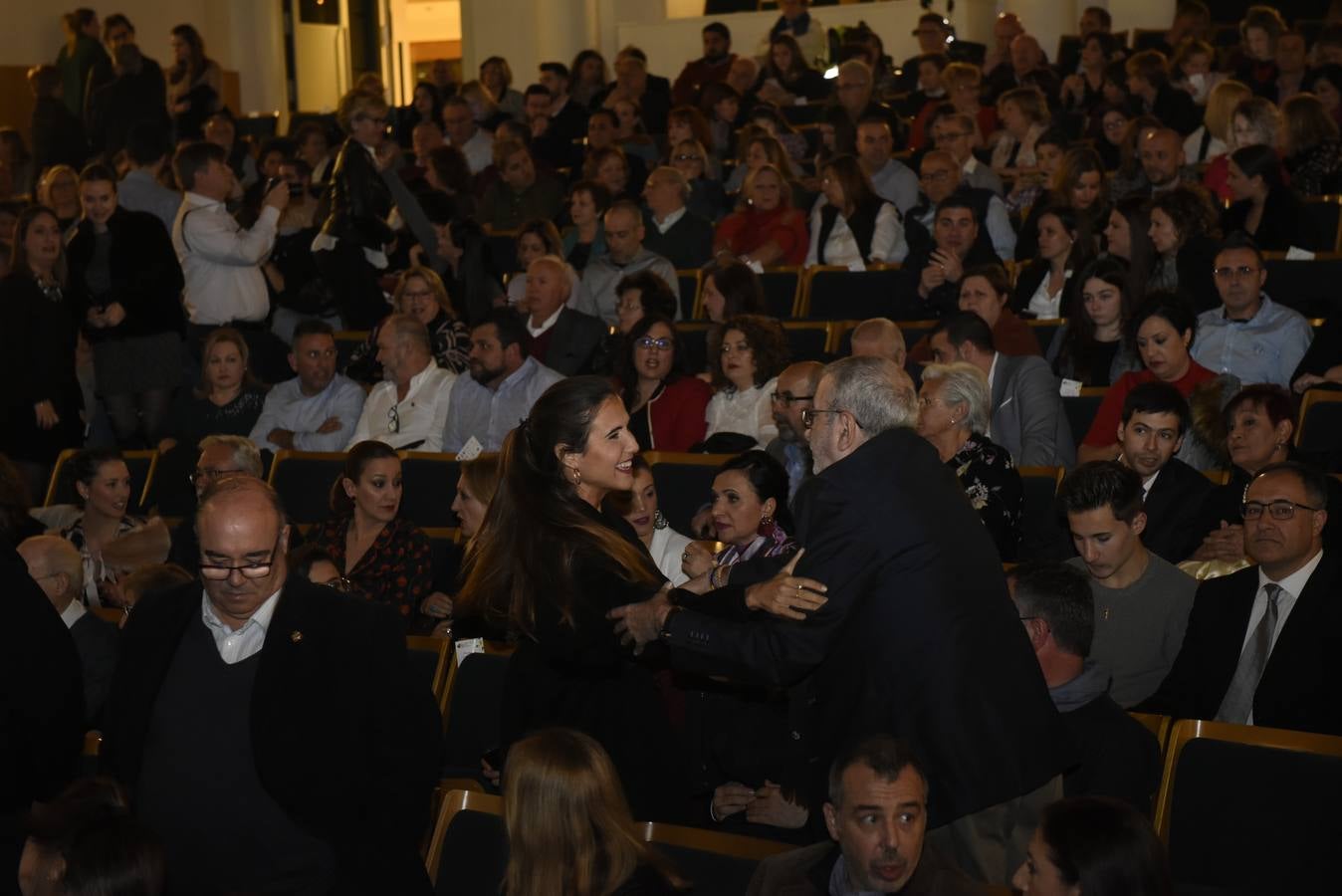 La gala de presentación, a la que no le faltaron el folclore y los trovos, permitió a cada una de las candidatas darse a conocer