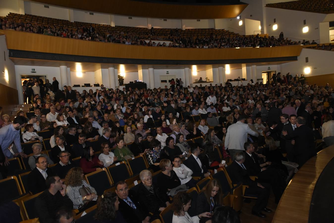 La gala de presentación, a la que no le faltaron el folclore y los trovos, permitió a cada una de las candidatas darse a conocer