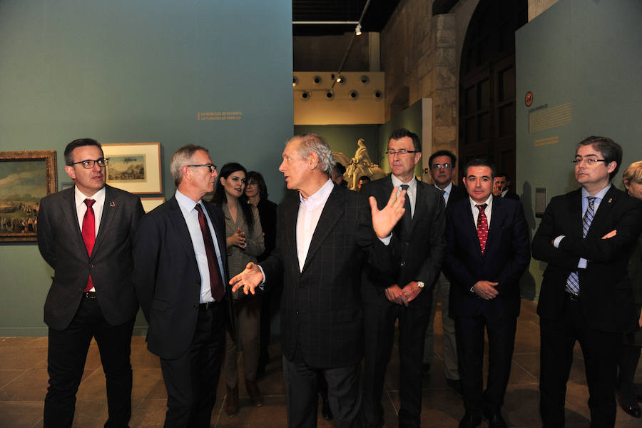 El ministro de Cultura y Deportes, José Guirau, junto con el delegado de Gobierno, Diego Conesa, visitan la exposición de 'Floridablanca. La sombra de un rey'.
