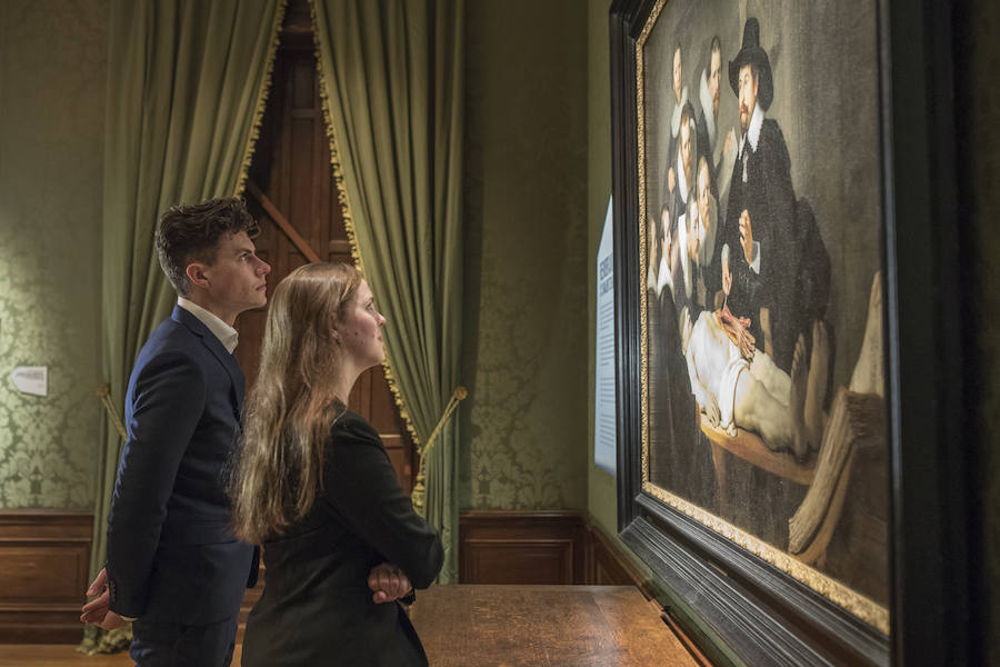 Holanda celebra el genio rebelde de Rembrandt. El Rijksmusem muestra completa su fabulosa colección del innovador y herético 'maestro de la luz' junto a otros museos del país. Imágenes facilitadas por los distintos museos: Rijksmuseum, Casa Rembrandt, Mauritshuis, organización del año Rembrandt y Royal Delft.