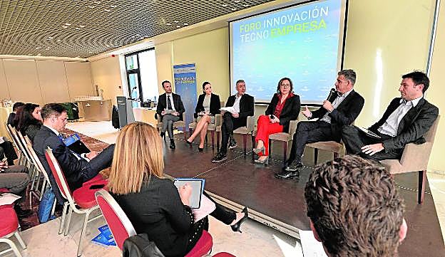 La mesa redonda contó con la presencia de Víctor Rodríguez, Ana Belén Martínez, Marcos Alarcón, María Jesús Periago, Juan Antonio Sabater y Rafael Martínez. 