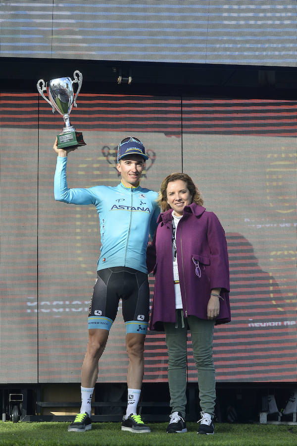 El muleño Luis León Sánchez terminó en tercera posición y el campeón del mundo, Alejandro Valverde, no pudo subirse al podio y cruzó la meta en cuarto lugar