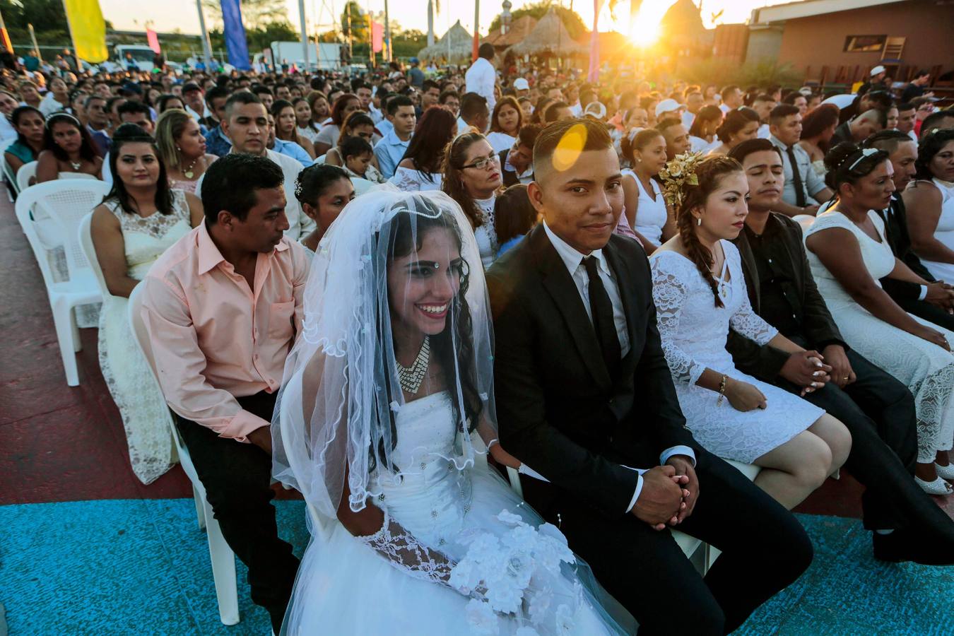 Las autoridades de Managua celebraron este jueves una fiesta a 250 parejas que contrajeron matrimonio civil en una boda colectiva con motivo del Día de San Valentín. 