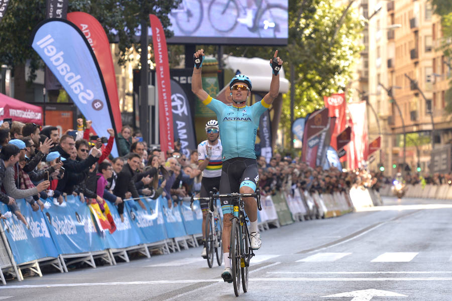 El muleño llegó a la meta acompañado por el también murciano y campeón del mundo Alejandro Valverde
