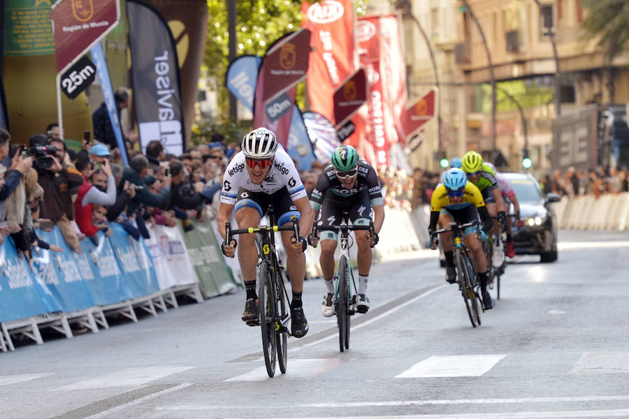 El muleño llegó a la meta acompañado por el también murciano y campeón del mundo Alejandro Valverde
