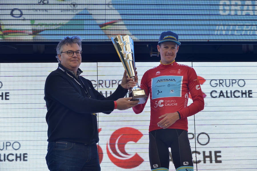 El muleño llegó a la meta acompañado por el también murciano y campeón del mundo Alejandro Valverde