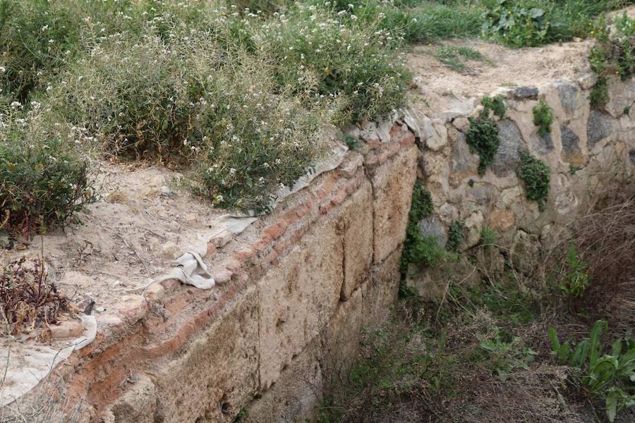 La Asociación para la Conservación de la Huerta y el Patrimonio de Murcia (Huermur) denuncia el abandono del histórico Molino de la Pólvora sobre la acequia mayor de Aljufía, en plena huerta de Murcia y entre las pedanías de Rincón de Beniscornia y Guadalupe.