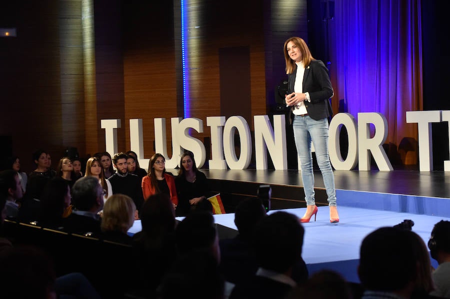 El presidente regional del PP, Fernando López Miras, y el secretario general nacional, Teodoro García, acompañaron este viernes a la alcaldesa de Archena, Patricia Fernández, a la que ratificaron para revalidar su candidatura en las elecciones municipales.