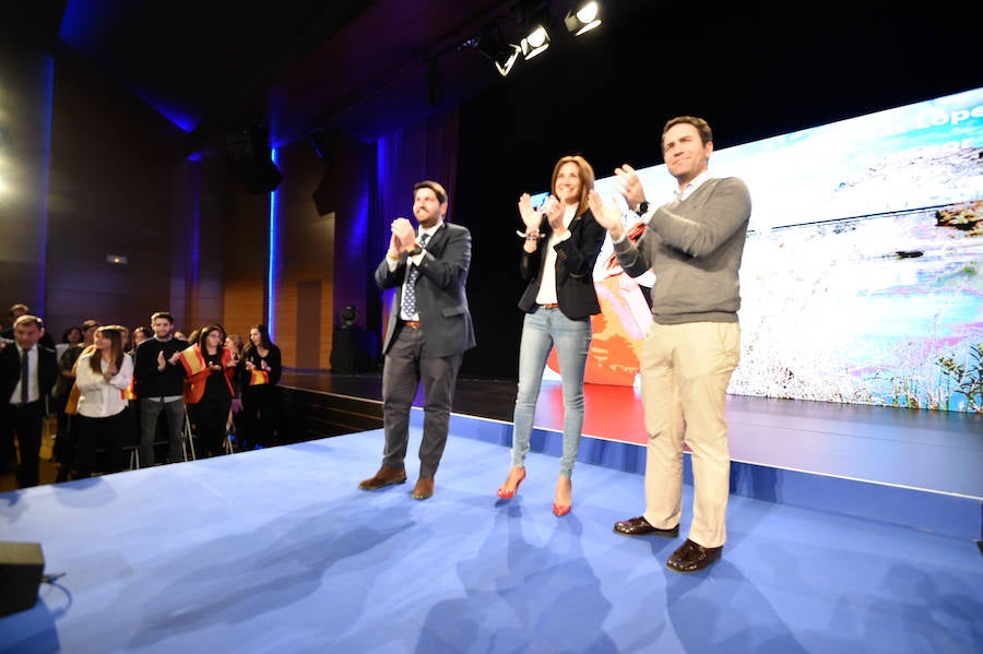 El presidente regional del PP, Fernando López Miras, y el secretario general nacional, Teodoro García, acompañaron este viernes a la alcaldesa de Archena, Patricia Fernández, a la que ratificaron para revalidar su candidatura en las elecciones municipales.