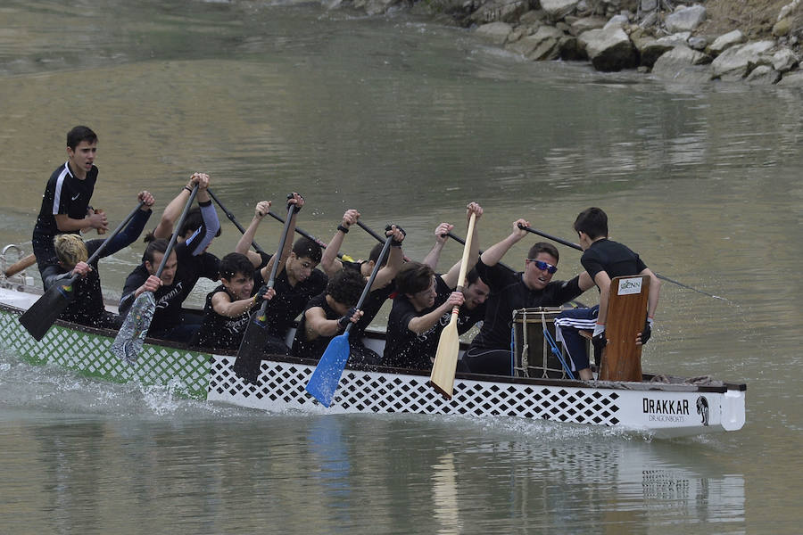 La Regata Ciudad de Murcia rompe su techo con setecientos palistas, barcos dragón y participantes de prestigio.