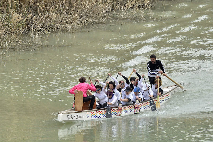 La Regata Ciudad de Murcia rompe su techo con setecientos palistas, barcos dragón y participantes de prestigio.