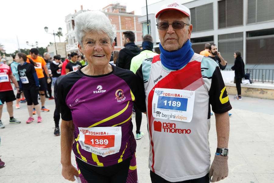 En la mañana de este domingo se celebró la carrera solidaria en favor de la ONG 'Save the Chrildren' en el Malecón de Murcia.