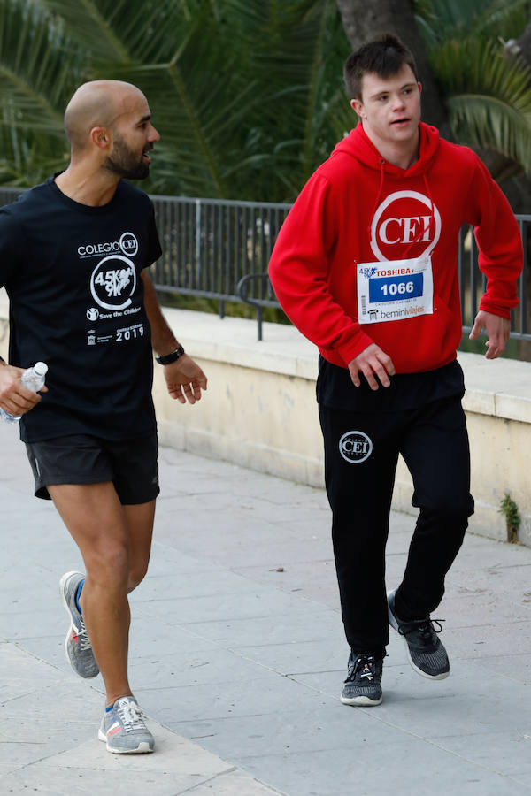 En la mañana de este domingo se celebró la carrera solidaria en favor de la ONG 'Save the Chrildren' en el Malecón de Murcia.