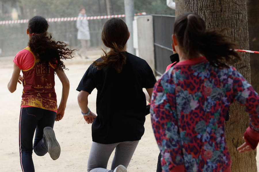 En la mañana de este domingo se celebró la carrera solidaria en favor de la ONG 'Save the Chrildren' en el Malecón de Murcia.