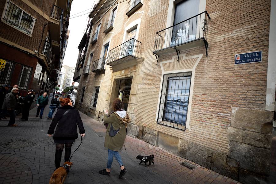 Las instantáneas se han tomado en lugares como el Paseo de Corvera, el río Segura, el edficio Guillamón y las cúpulas de los inmuebles modernistas de la Casa Cerdá