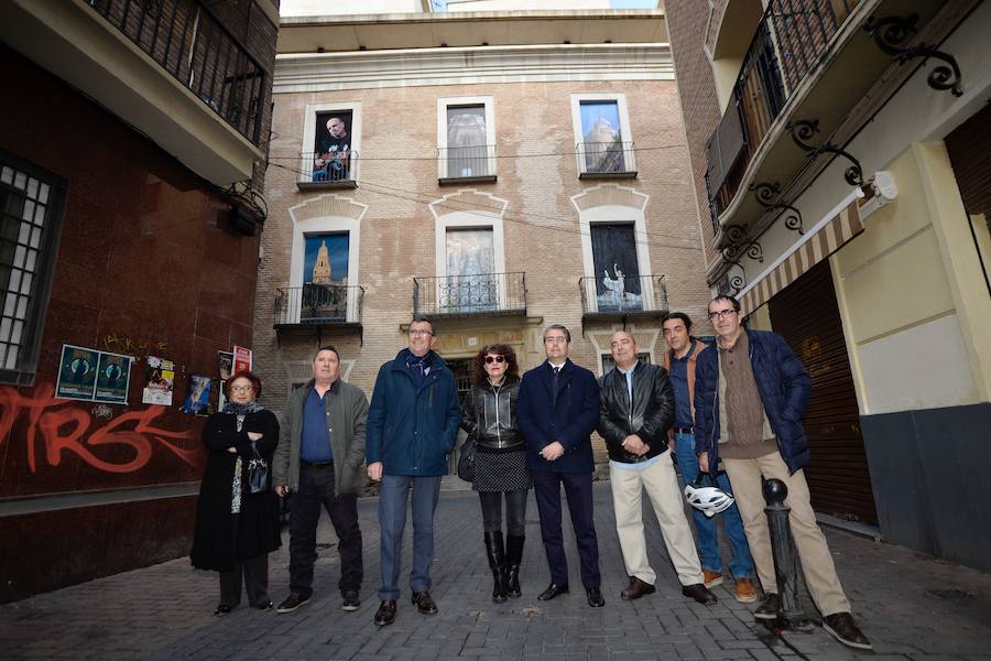 Las instantáneas se han tomado en lugares como el Paseo de Corvera, el río Segura, el edficio Guillamón y las cúpulas de los inmuebles modernistas de la Casa Cerdá