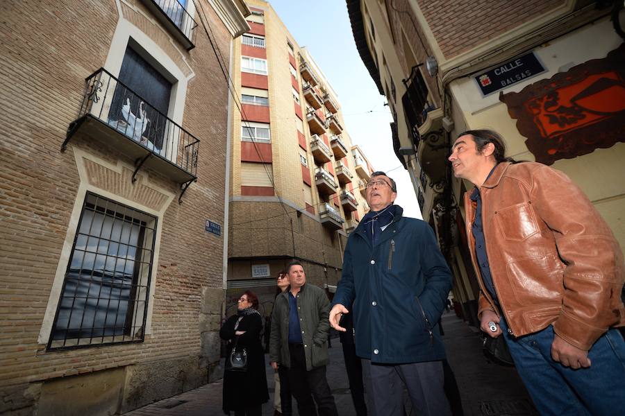 Las instantáneas se han tomado en lugares como el Paseo de Corvera, el río Segura, el edficio Guillamón y las cúpulas de los inmuebles modernistas de la Casa Cerdá