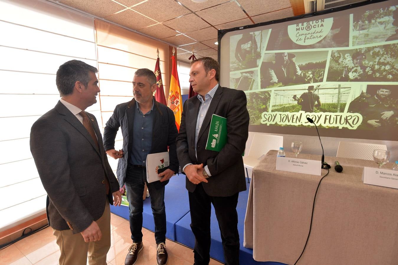 El consejero Del Amor anuncia las subvenciones durante unas jornadas con 400 jóvenes agricultores celebradas en la pedanía de La Hoya