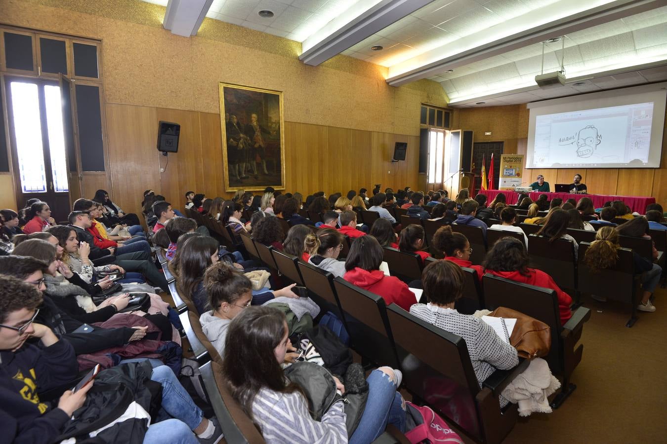El dibujante de cómics de Marvel Salva Espín protagonizó ayer una charla enmarcada en 'Mi Periódico Digital', el concurso escolar organizado por 'La Verdad' y la Consejería de Educación, Juventud y Deportes.