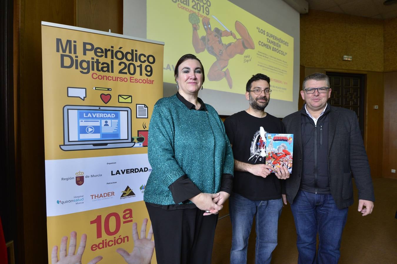 El dibujante de cómics de Marvel Salva Espín protagonizó ayer una charla enmarcada en 'Mi Periódico Digital', el concurso escolar organizado por 'La Verdad' y la Consejería de Educación, Juventud y Deportes.