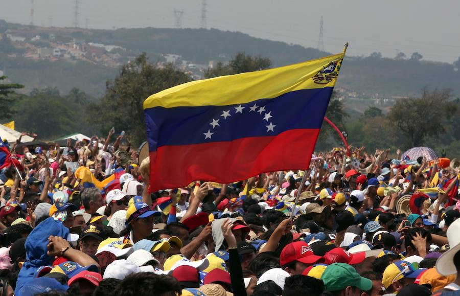 Miles de personas se reúnen en Cútcuta (Colombia), para el multitudinario concierto a favor del envío de ayuda humanitaria a Venezuela.