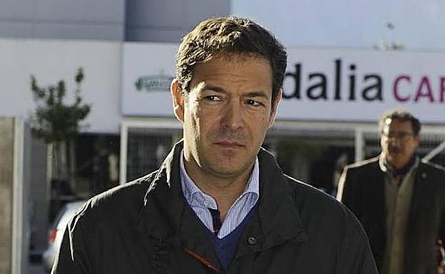 Alberto Guerra a su salida de la Ciudad de la Justicia de Murcia, en 2013.