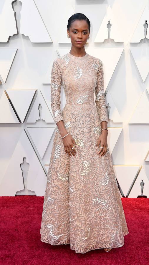 La actriz de Black Phanter, Letitia Wright luce radiante con este vestido de Dior.