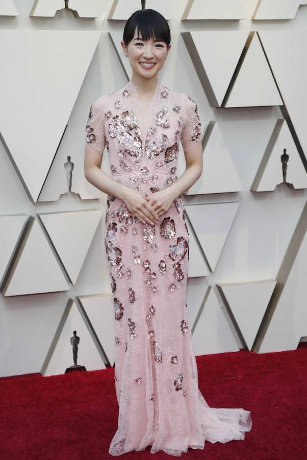 La conocida organizadora de Netflix, Marie Kondo, se convierte en una de las mejor vestidas con este precioso diseño de Jenny Packham.