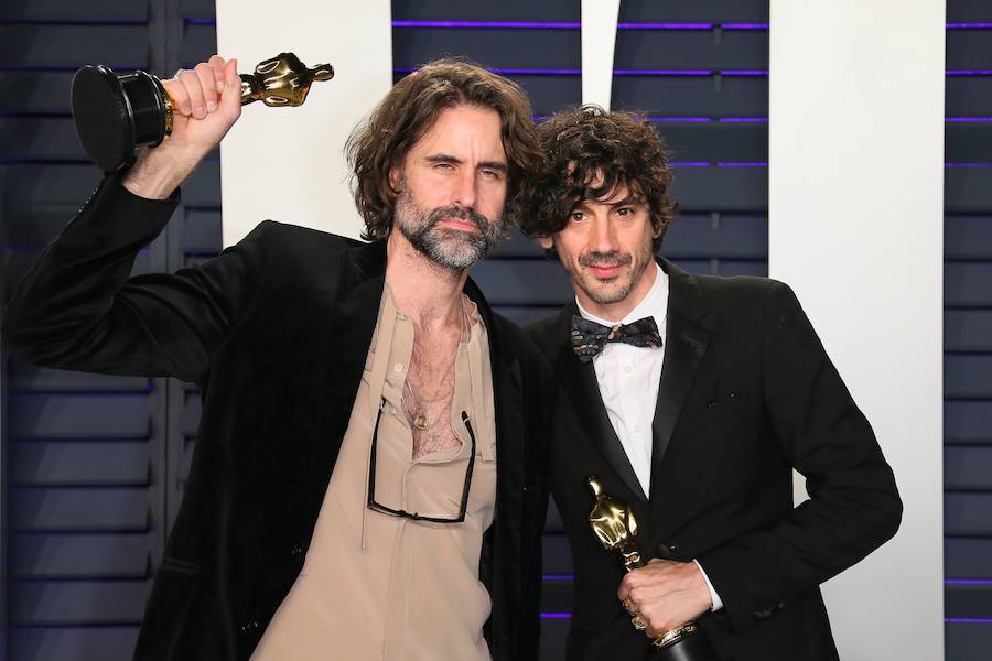 Andrew Wyatt (izquierda) y Anthony Rossomando, compositores del tema 'Shallow' y ganadores del Oscar a Mejor Canción Original Extranjera, durante los Premios Oscar, celebrados este domingo 24 de febrero de 2019 en Hollywood, California (Estados Unidos).