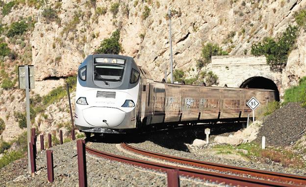 Renfe pone este viernes tres rutas de autobuses para tomar en Albacete los trenes a Madrid